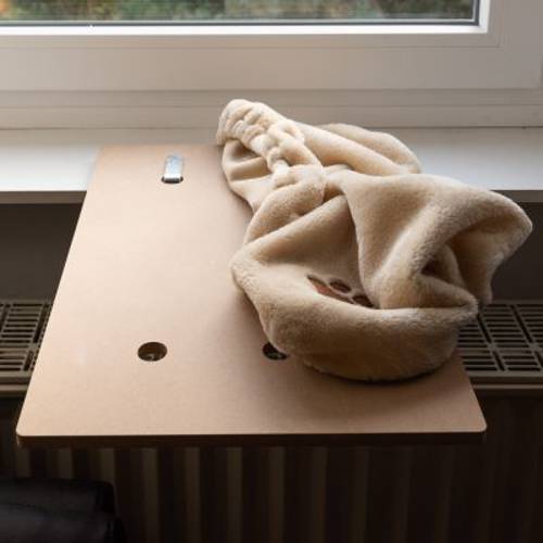 Pluszowe legowisko dla kota na parapet, beżowe Dł. x szer. x wys.: 50 x 35 x 5 cm - Zooplus Selection